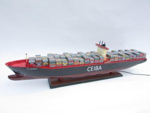 Modèle réduit de navire à conteneurs 2