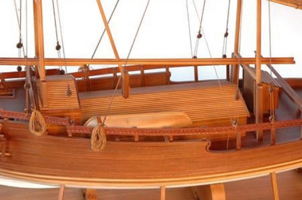 Maquette du Perahu - bateau à balancier traditionnelle