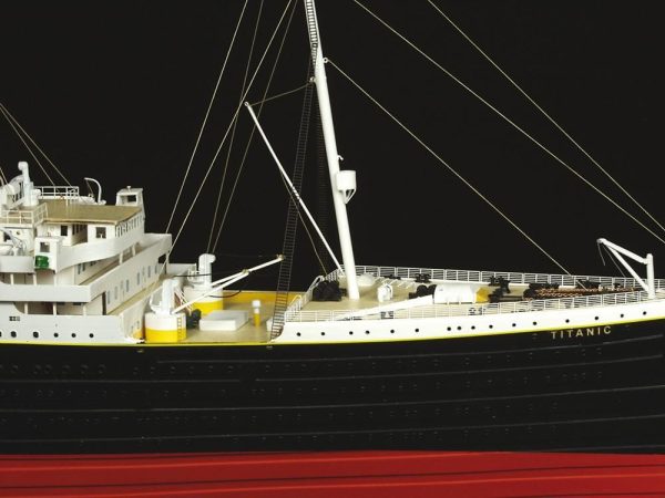 Maquette en bois du Titanic