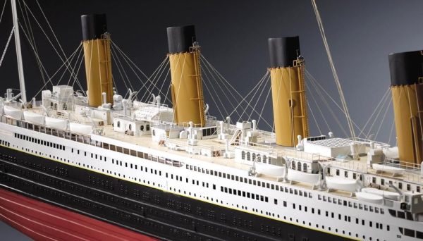 Maquette Titanic en bois