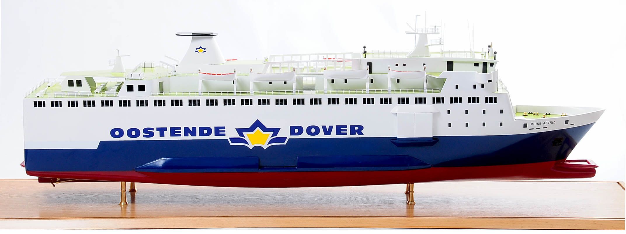 1255-5873-Pride-DOuvre-ship