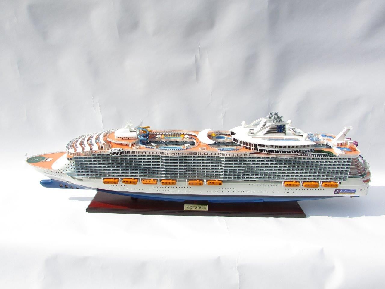 1784-10027-Harmony-of-the-Seas-Model-Ship