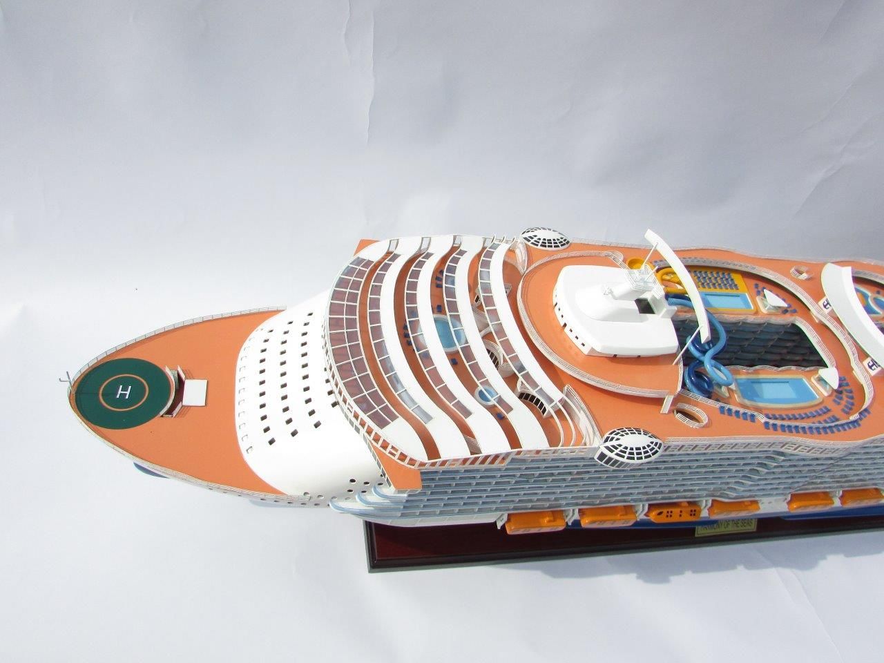 1784-10031-Harmony-of-the-Seas-Model-Ship
