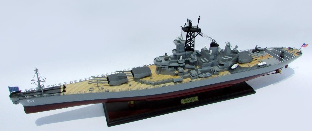 2016-12787-USS-Iowa-model-boat
