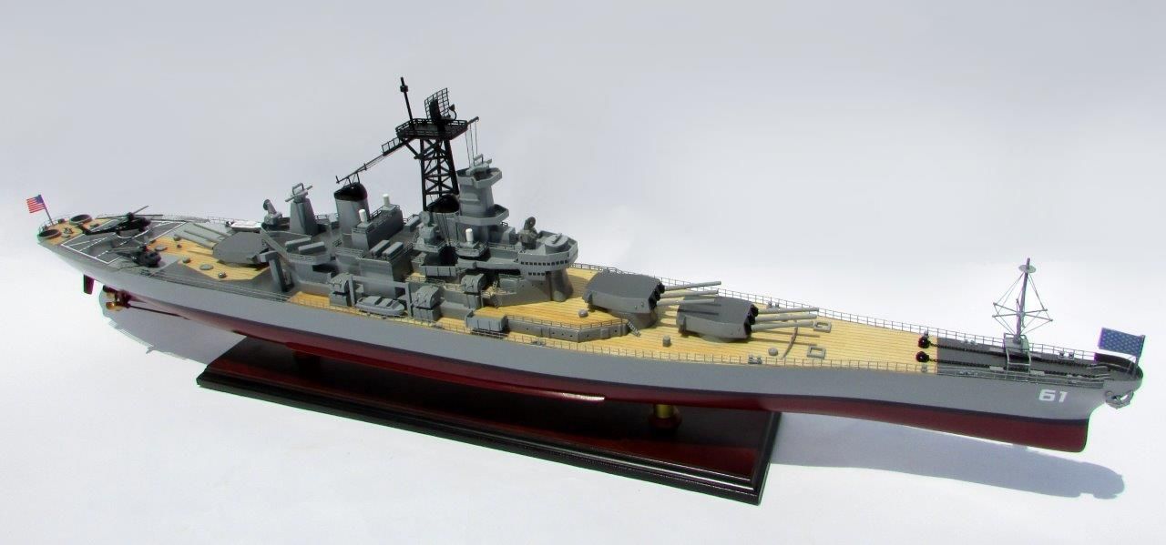 2016-12798-USS-Iowa-model-boat