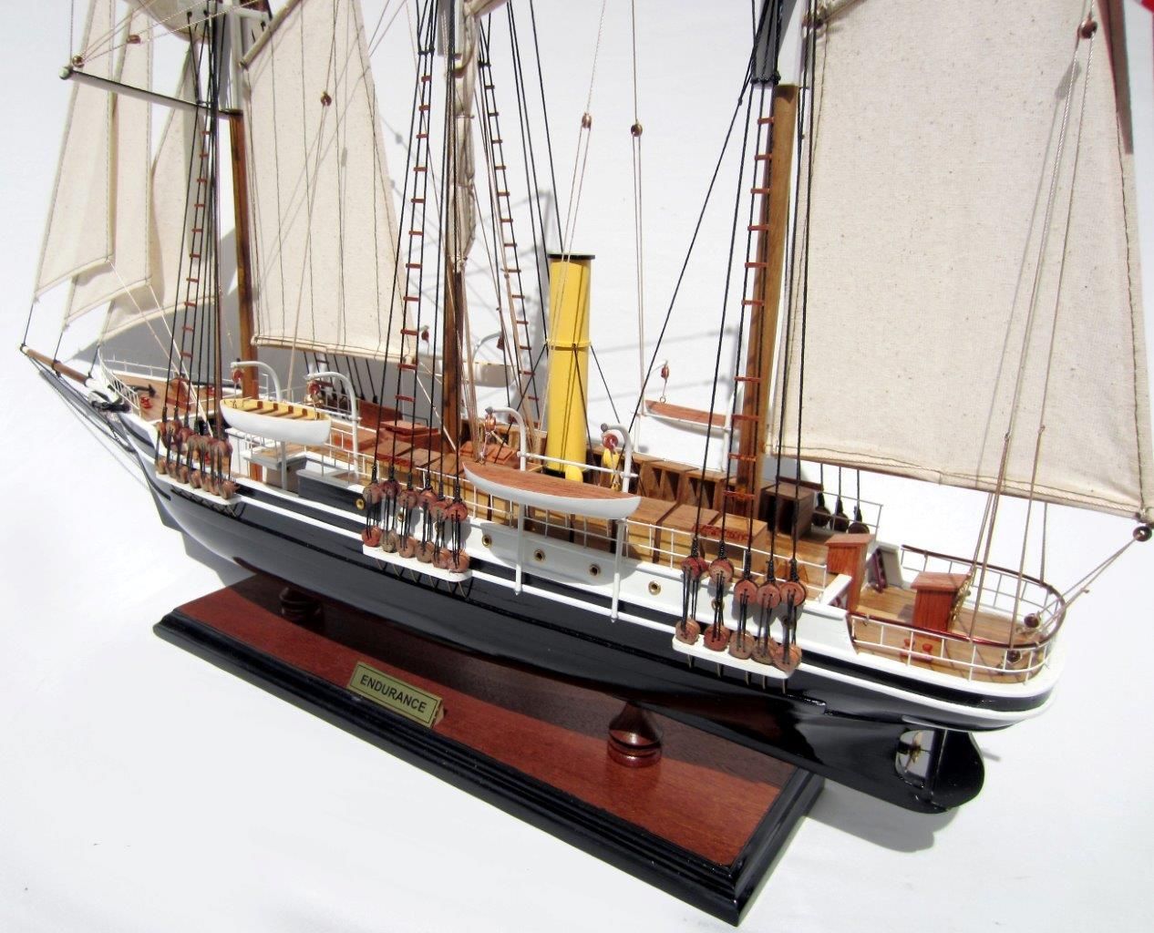 2044-12071-Endurance-Model-Boat