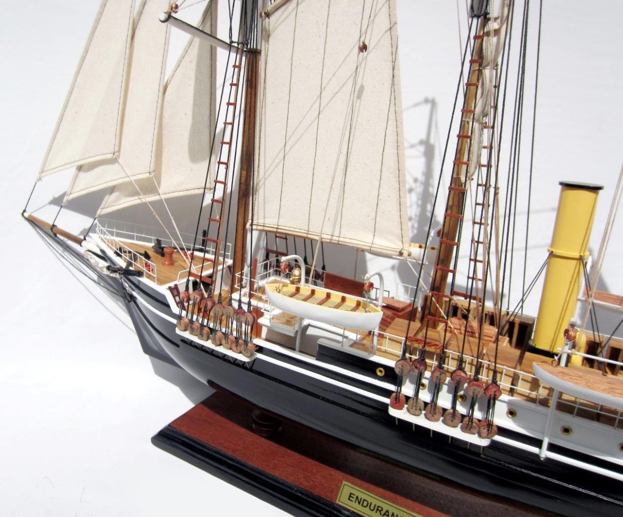 2044-12072-Endurance-Model-Boat