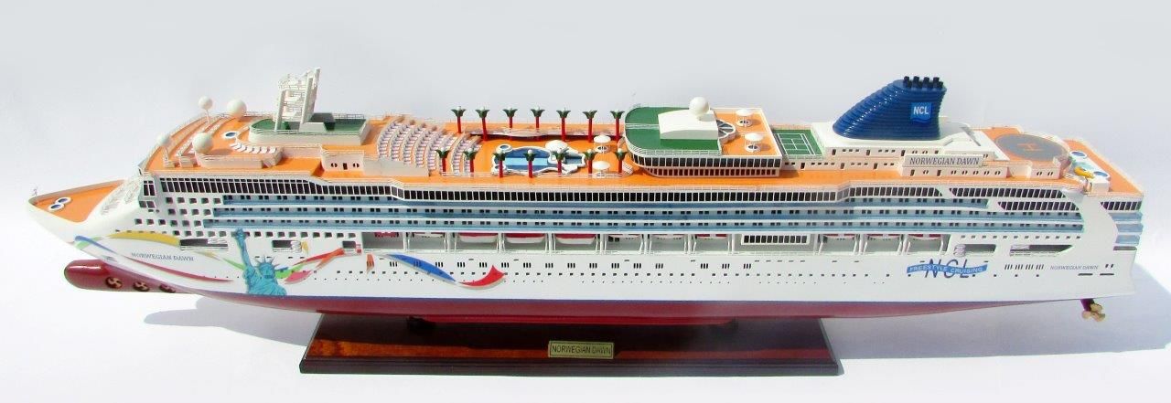 2079-12336-Norwegian-Dawn-with-Statue-Liberty-Artwork