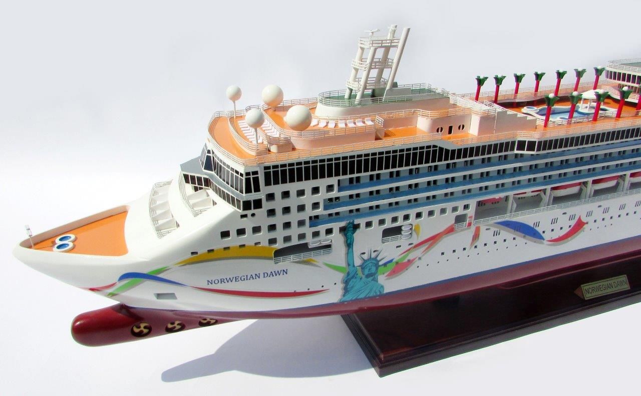 2079-12338-Norwegian-Dawn-with-Statue-Liberty-Artwork