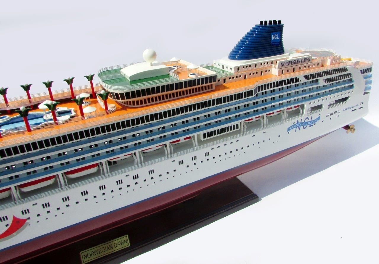 2079-12339-Norwegian-Dawn-with-Statue-Liberty-Artwork