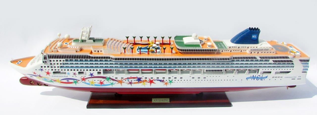 2084-12371-Norwegian-Star-Ship-Model