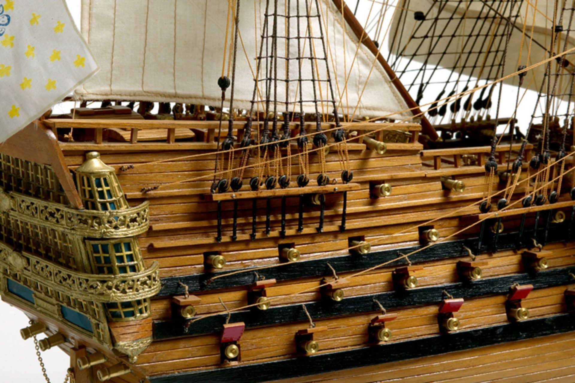 136-8560-Royal-Louis-Model-Ship-Superior-Range-scaled