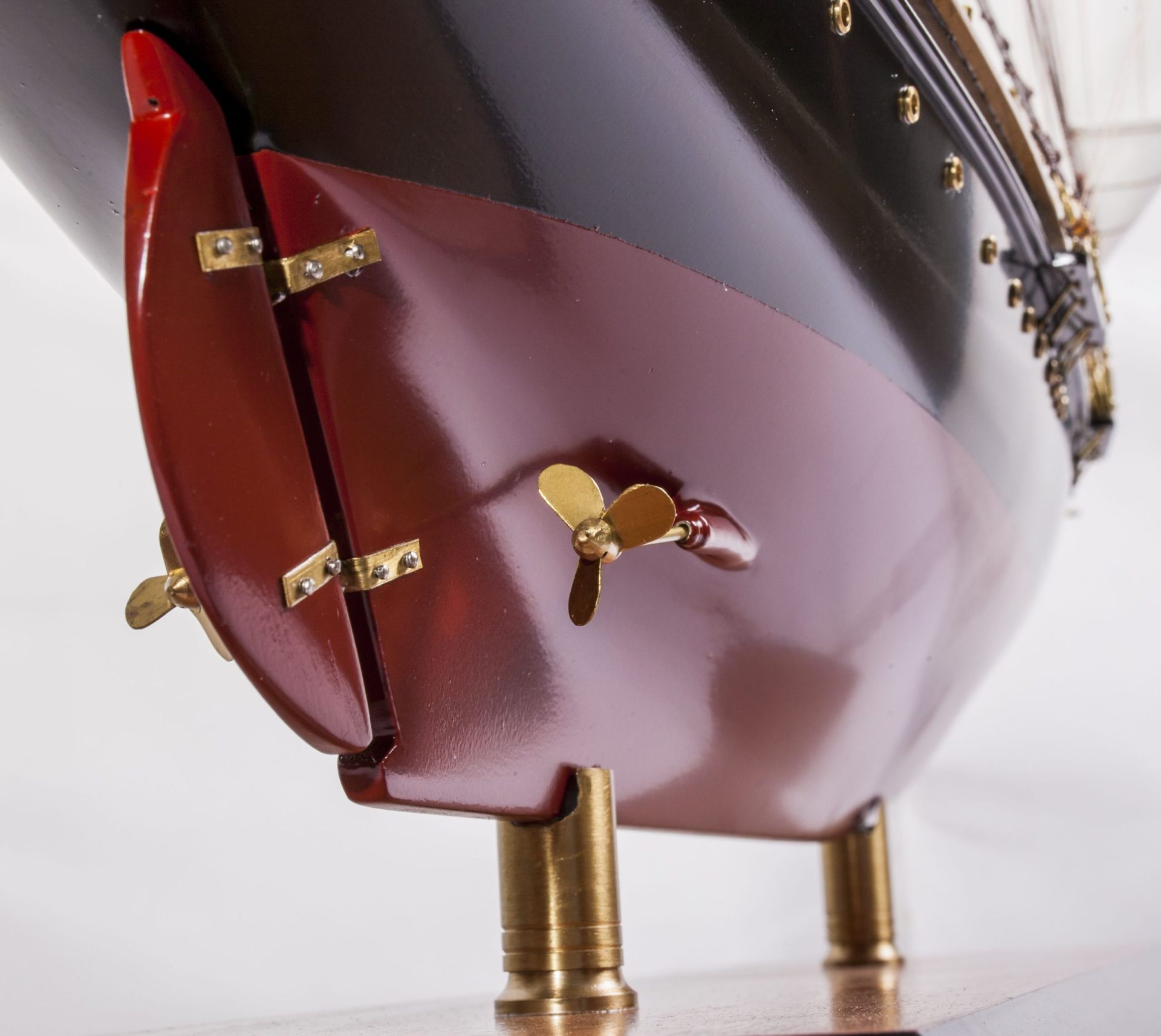 1524-9094-Sir-Winston-Churchill-Model-Boat-scaled