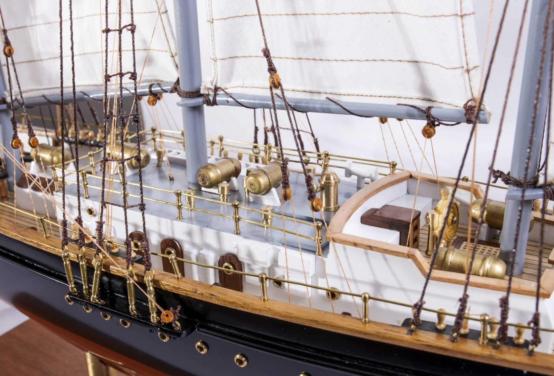 1524-9095-Sir-Winston-Churchill-Model-Boat-scaled