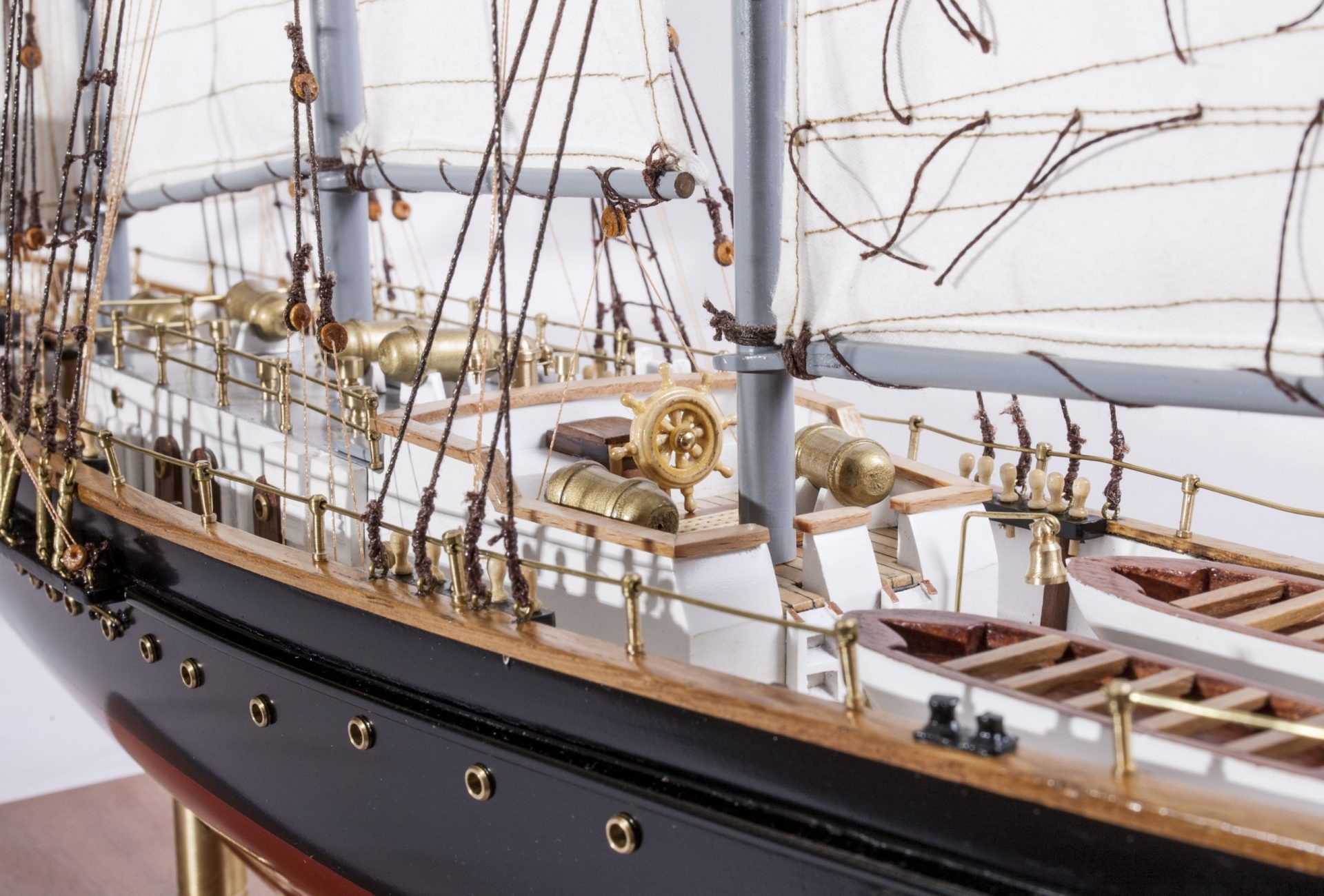 1524-9096-Sir-Winston-Churchill-Model-Boat-scaled