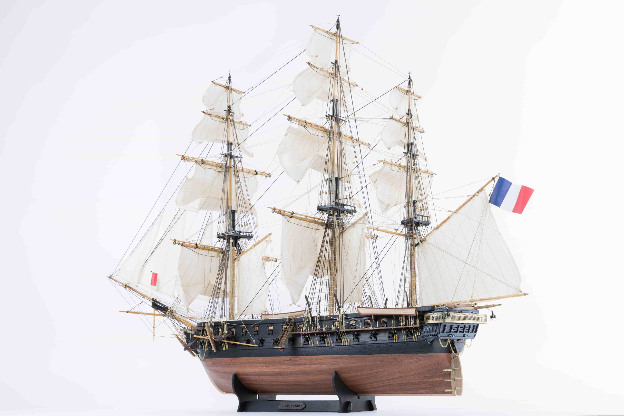 Maqueta-de-barco-de-madera-Belle-Poule-OcCre-13compressed-scaled