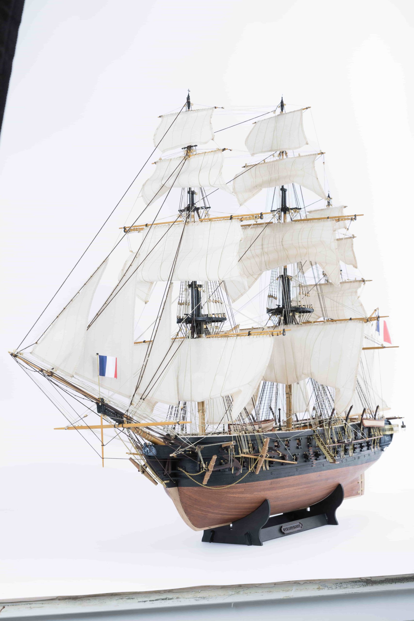 Maqueta-de-barco-de-madera-Belle-Poule-OcCre-20compressed-scaled
