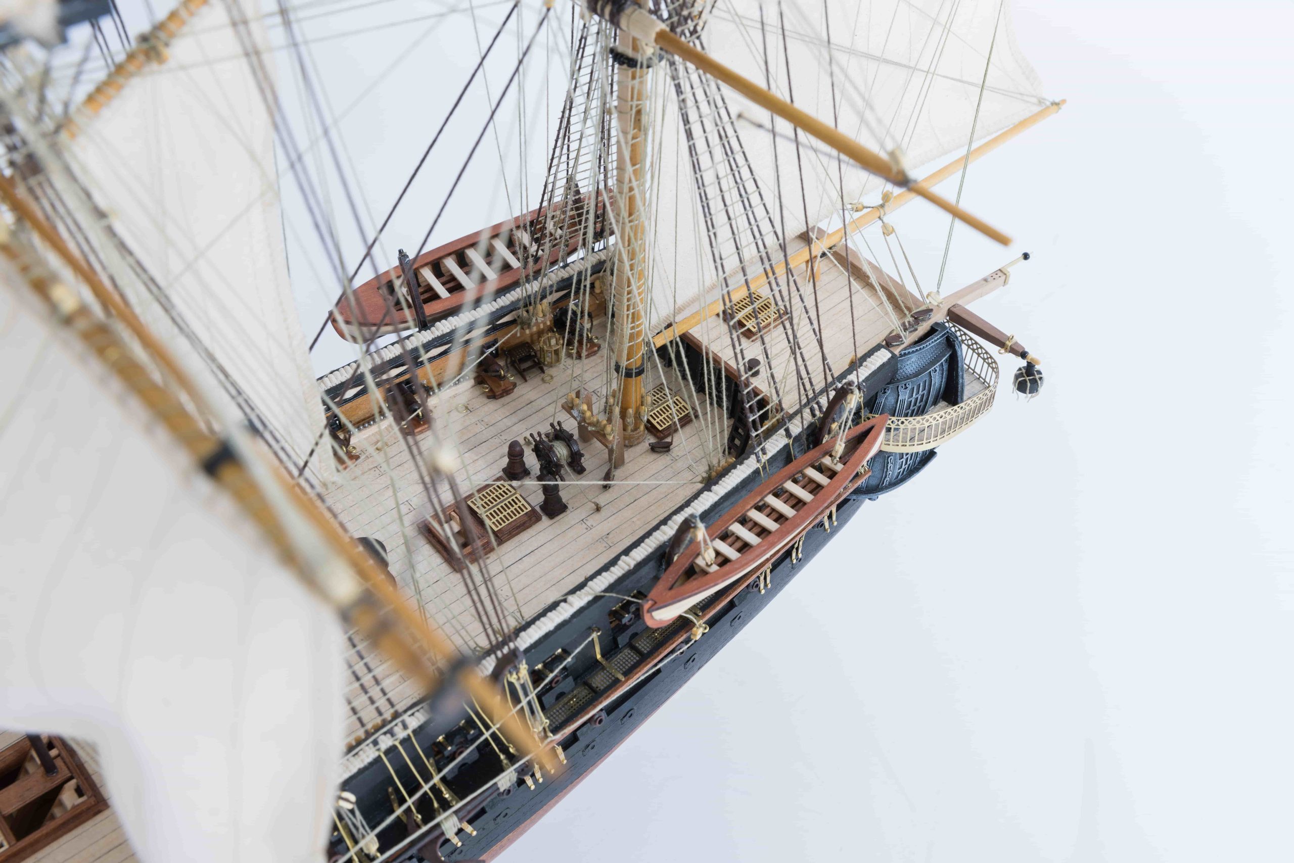 Maqueta-de-barco-de-madera-Belle-Poule-OcCre-2compressed-scaled