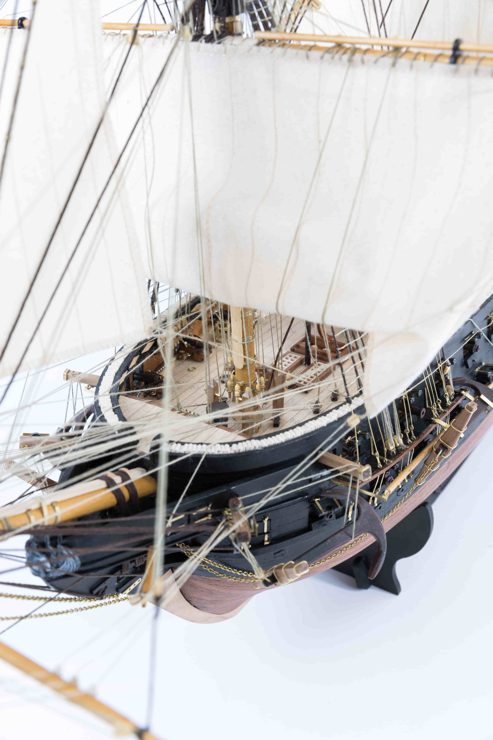 Maqueta-de-barco-de-madera-Belle-Poule-OcCre-3compressed-scaled