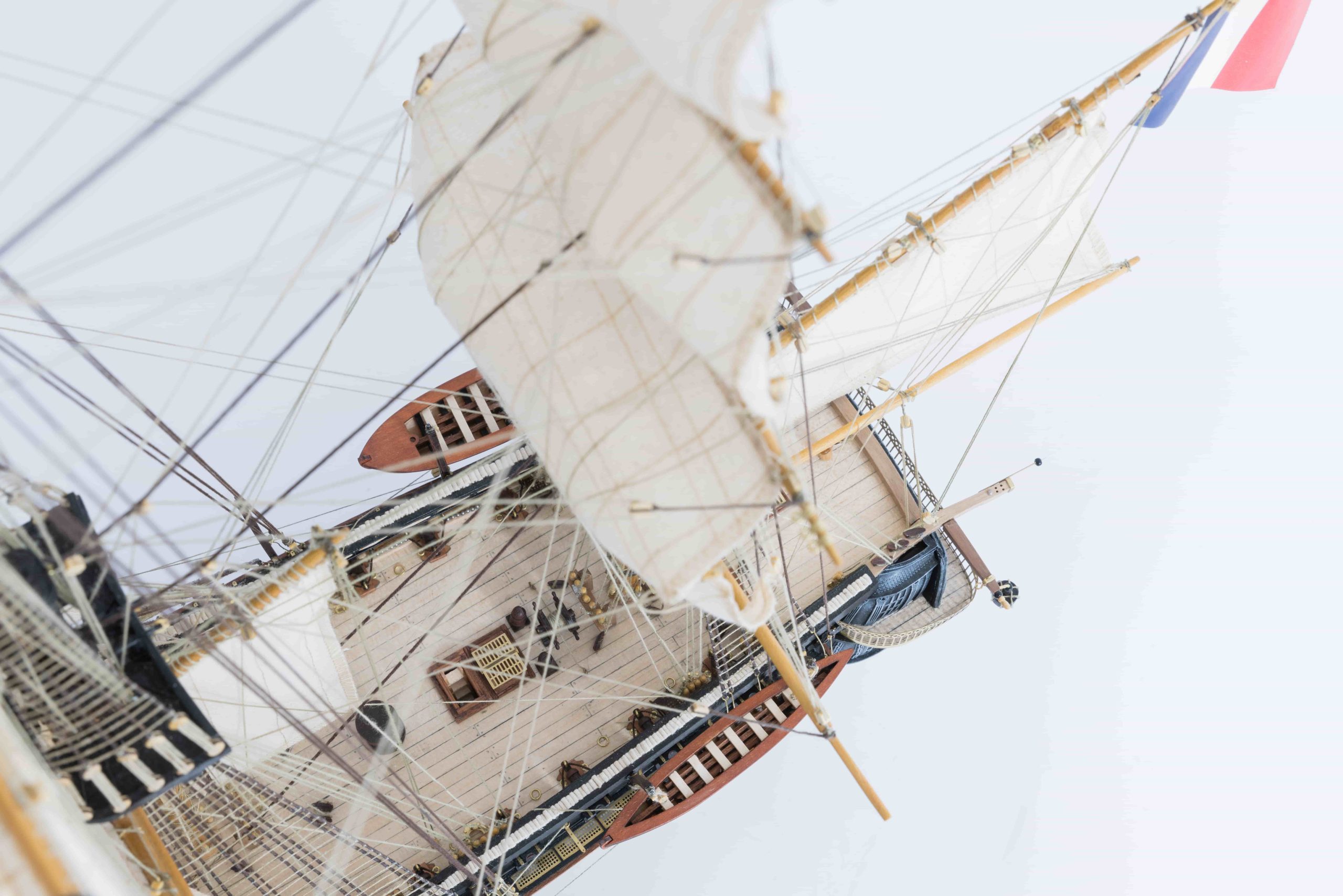 Maqueta-de-barco-de-madera-Belle-Poule-OcCre-7compressed-scaled