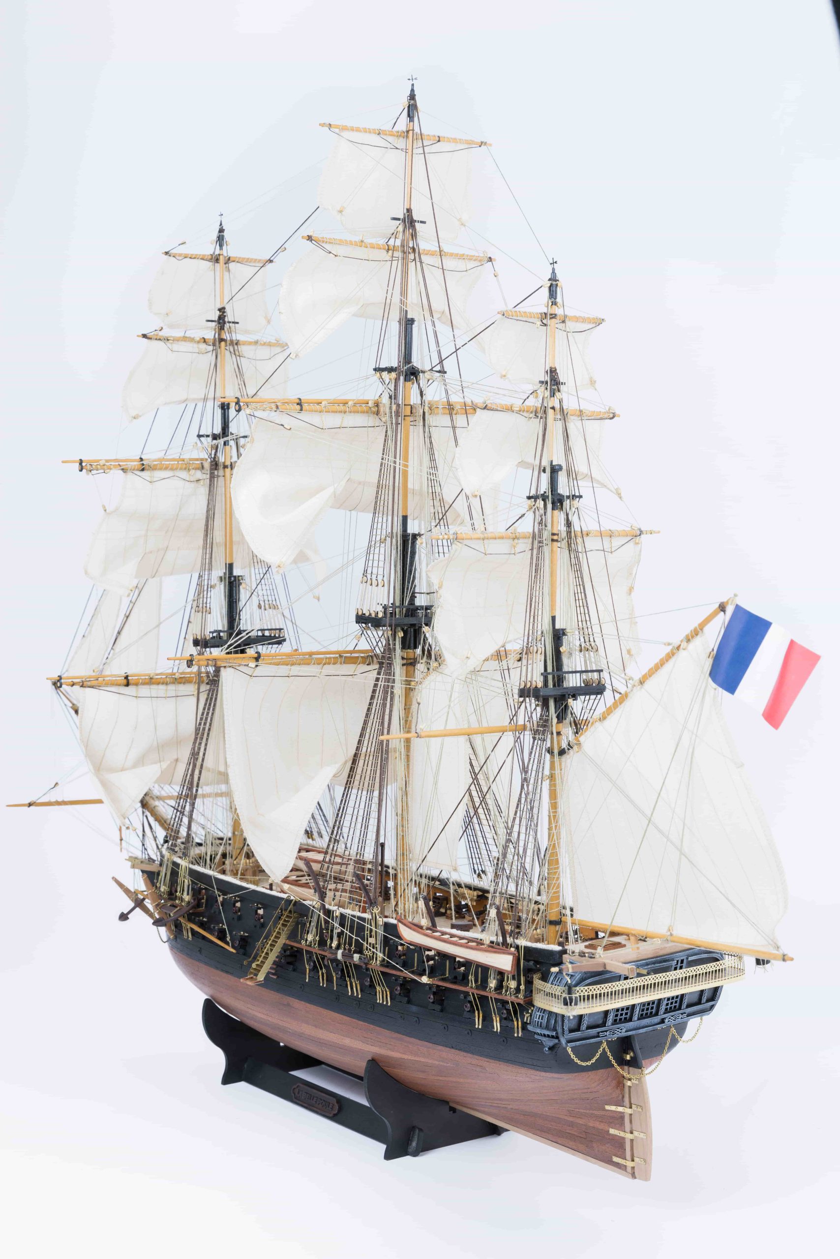 Maqueta-de-barco-de-madera-Belle-Poule-OcCre-8compressed-scaled