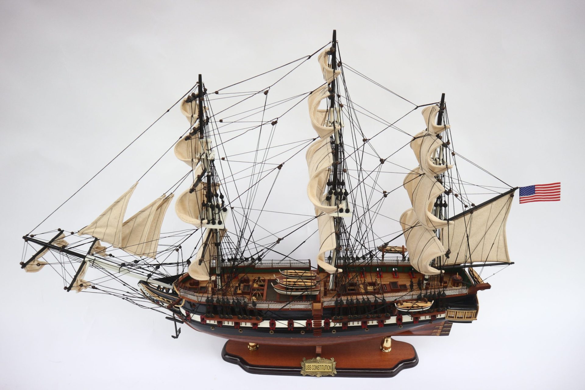 Modèle réduit en bois du navire d'exposition USS Constitution - GN