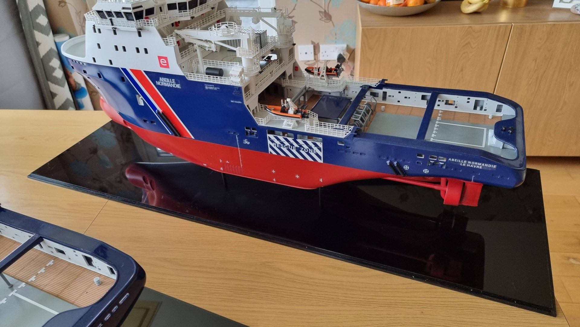yLf0_-LQ-scaled