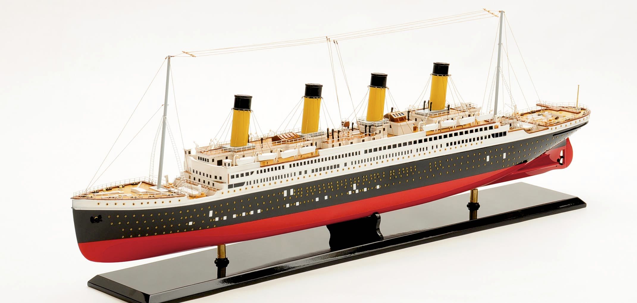 Maquette en bois du Titanic