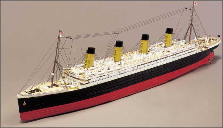 Maquette en bois du Titanic