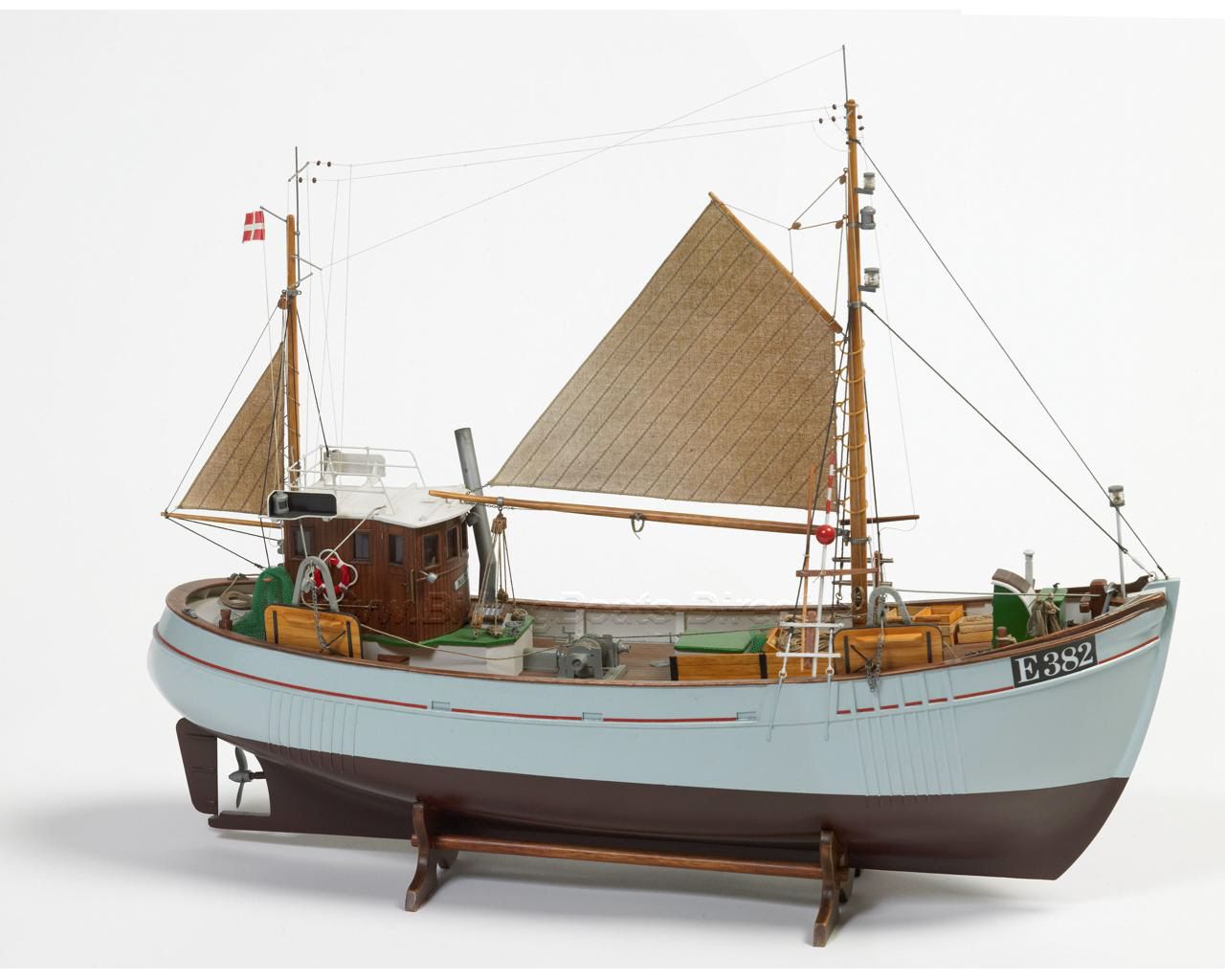 Kit de Maquettes de Bateaux en Coupe Transversale Santisima Trinidad -  Occre (16800) - FR Premier ship Models