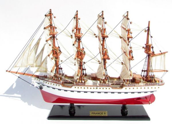 France II - Maquette de bateau en bois -  GN
