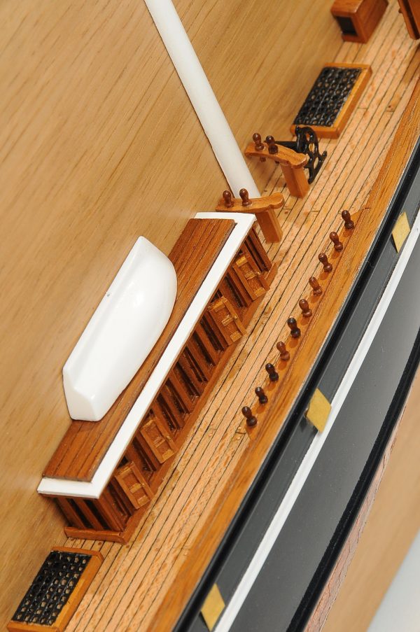 Maquette bateau - Demi-coque Cutty Sark (Gamme Supérieure)