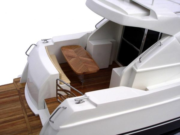 Riviera 4700 - Maquette de bateau - GN