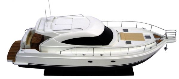 Riviera 4700 - Maquette de bateau - GN
