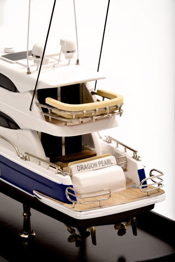 Modèle Yacht Maritimo 70