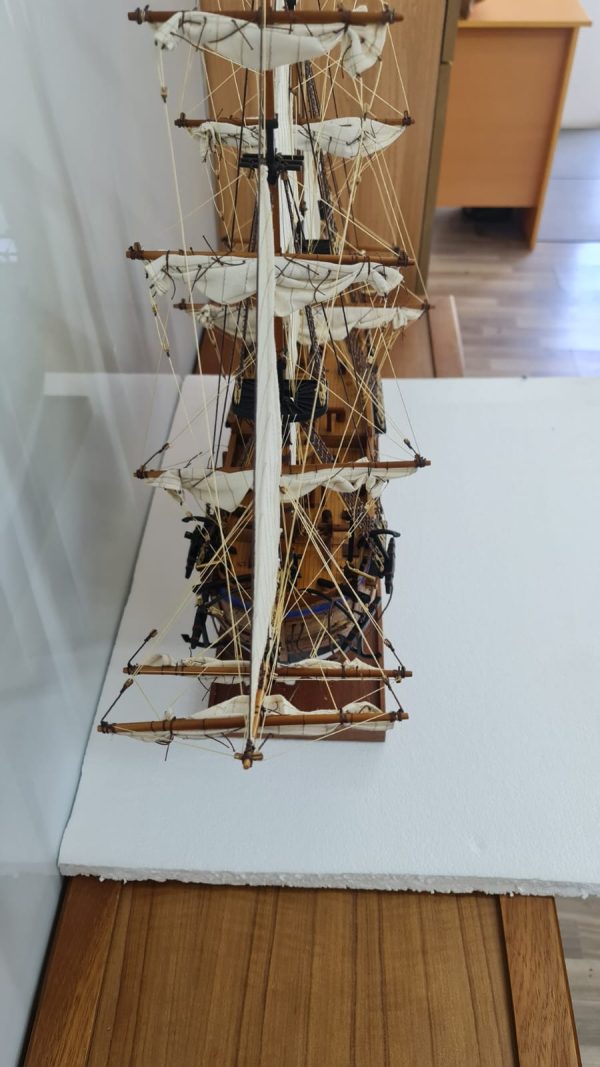Maquette bateau - HMS Endeavour (Gamme Première )