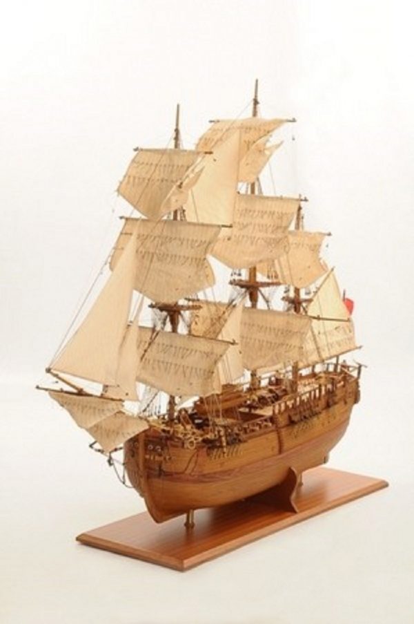 HMS Endeavour (coque ouverte) - Maquette de bateau