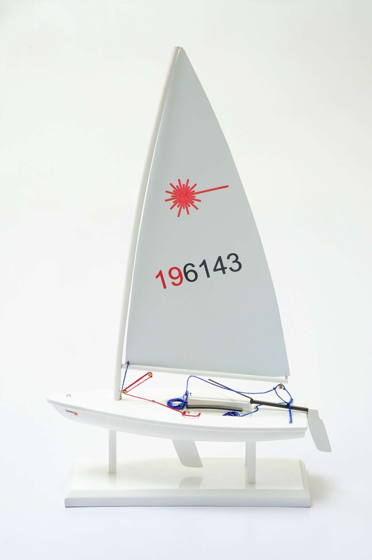 Laser 4.7 - Maquette de bateau