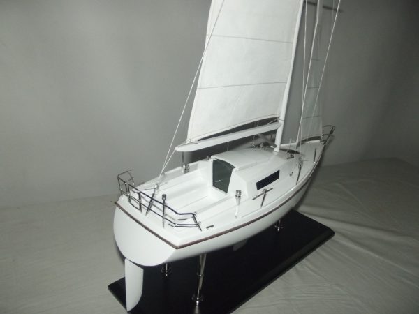 Maquette bateau - voilier Silver Fox Laser 28
