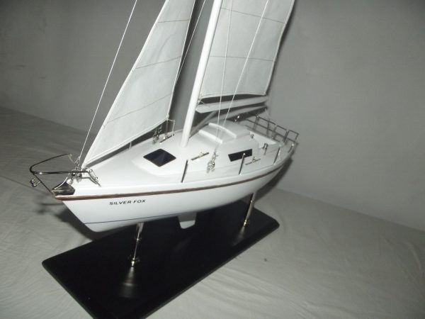 Maquette bateau - voilier Silver Fox Laser 28