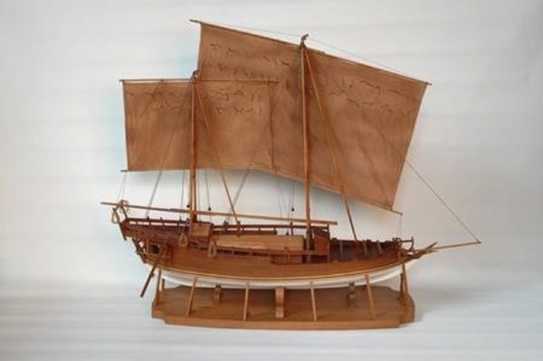 Maquette du Perahu - bateau à balancier traditionnelle
