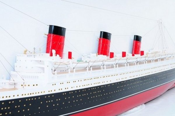 Demi-Coque RMS Queen Mary - Maquette de bateau