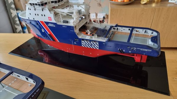 Abeilles Offshore support vessel Model Ship - IL010