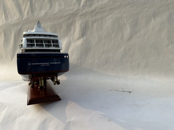 Maquette de bateau de croisière Ponant Le Commandant Charcot - GN0001