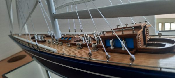 Maquette bateau - Endeavour Yacht (Gamme Supérieure)